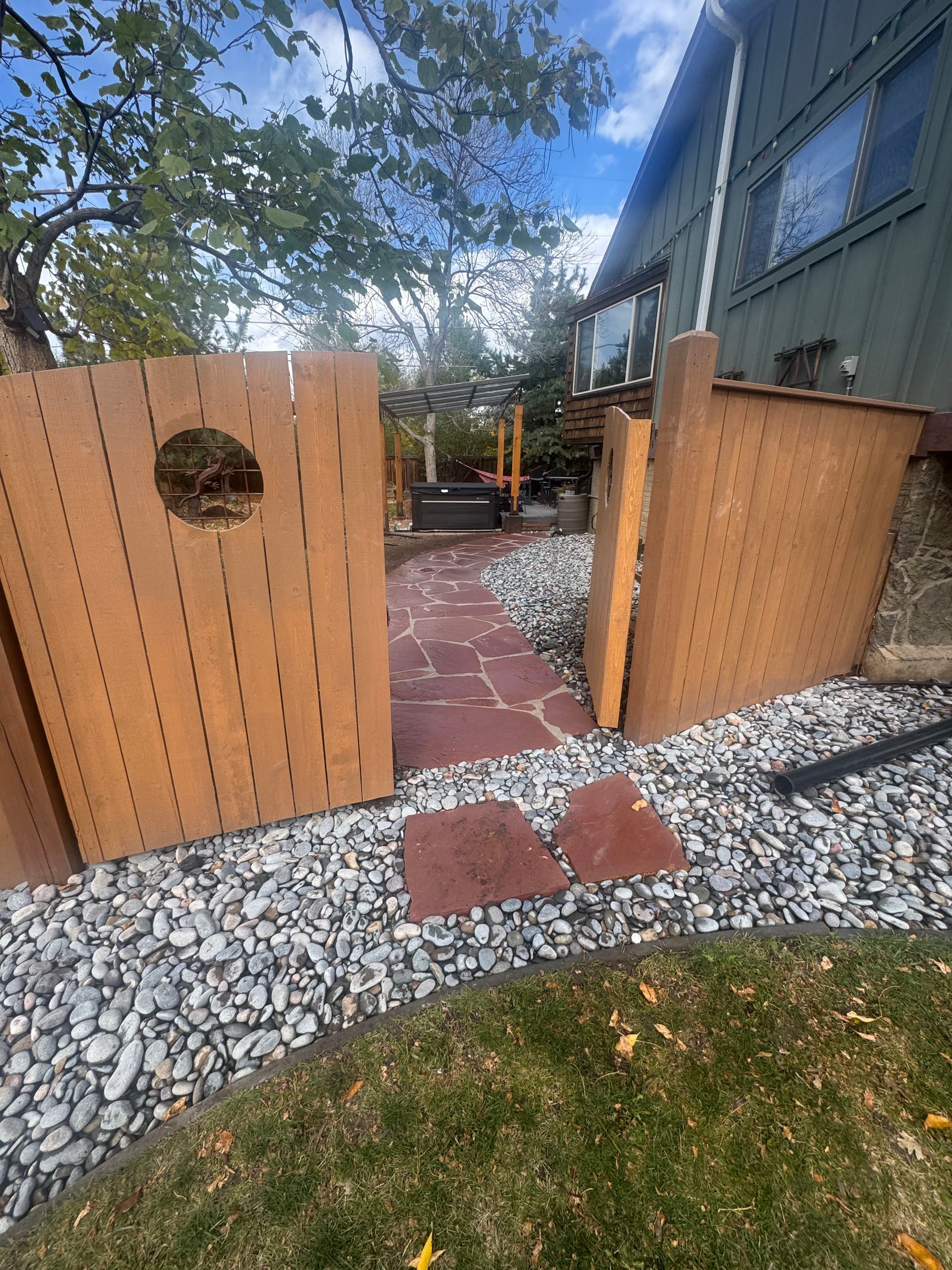 Crafting Durable Flagstone Walkways with Precision image